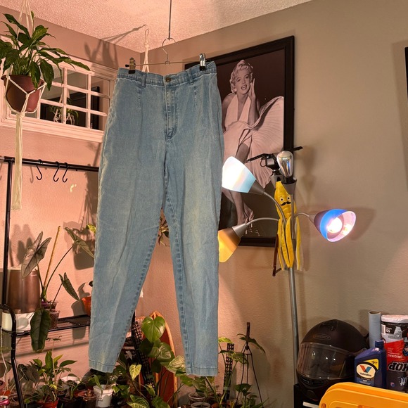 Vintage 90s High Waisted Mom Jeans Size 10 Light Wash Denim Tapered Leg - Picture 1 of 8